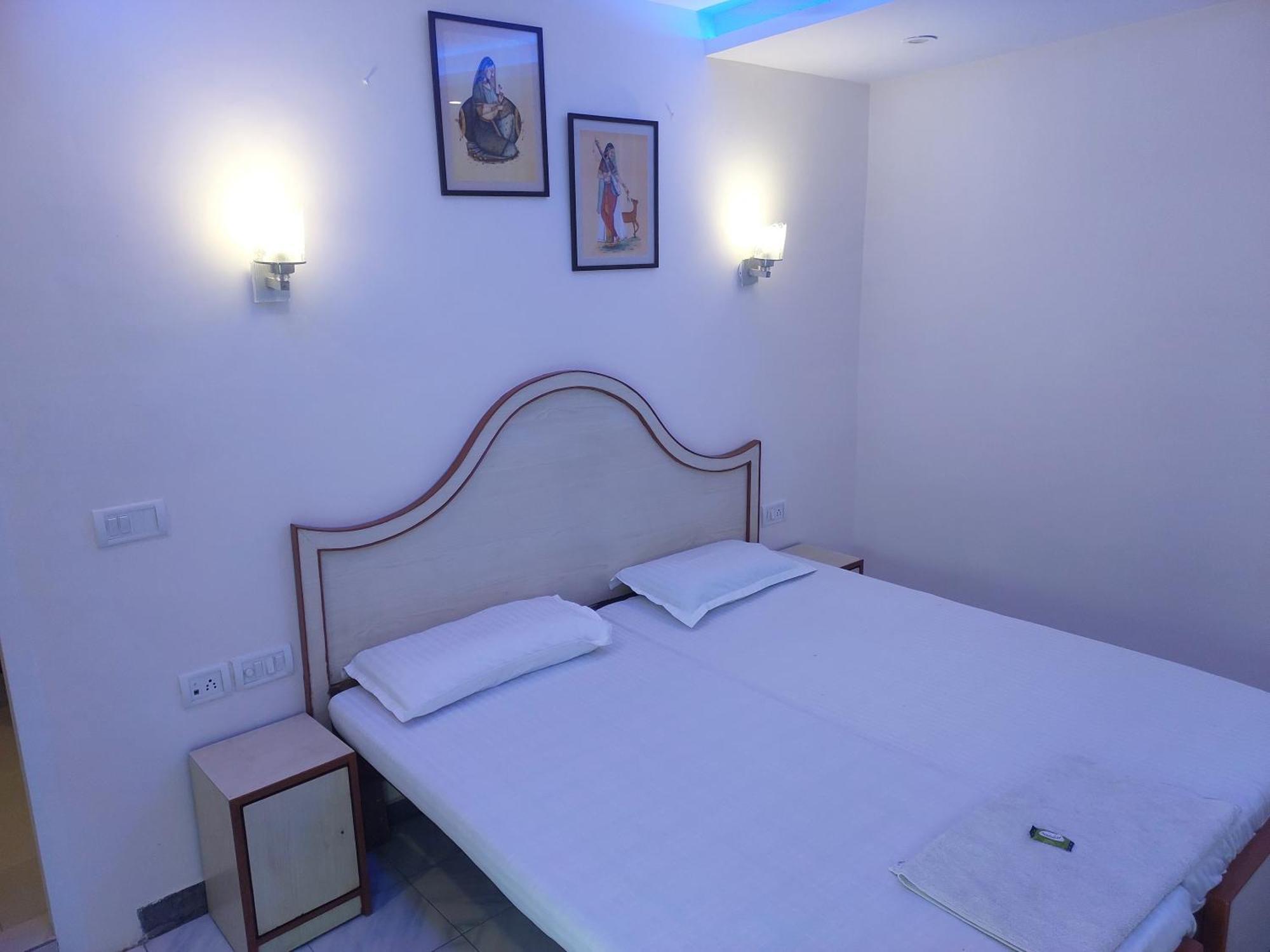 Hotel Tourist Rest House Agra Bagian luar foto