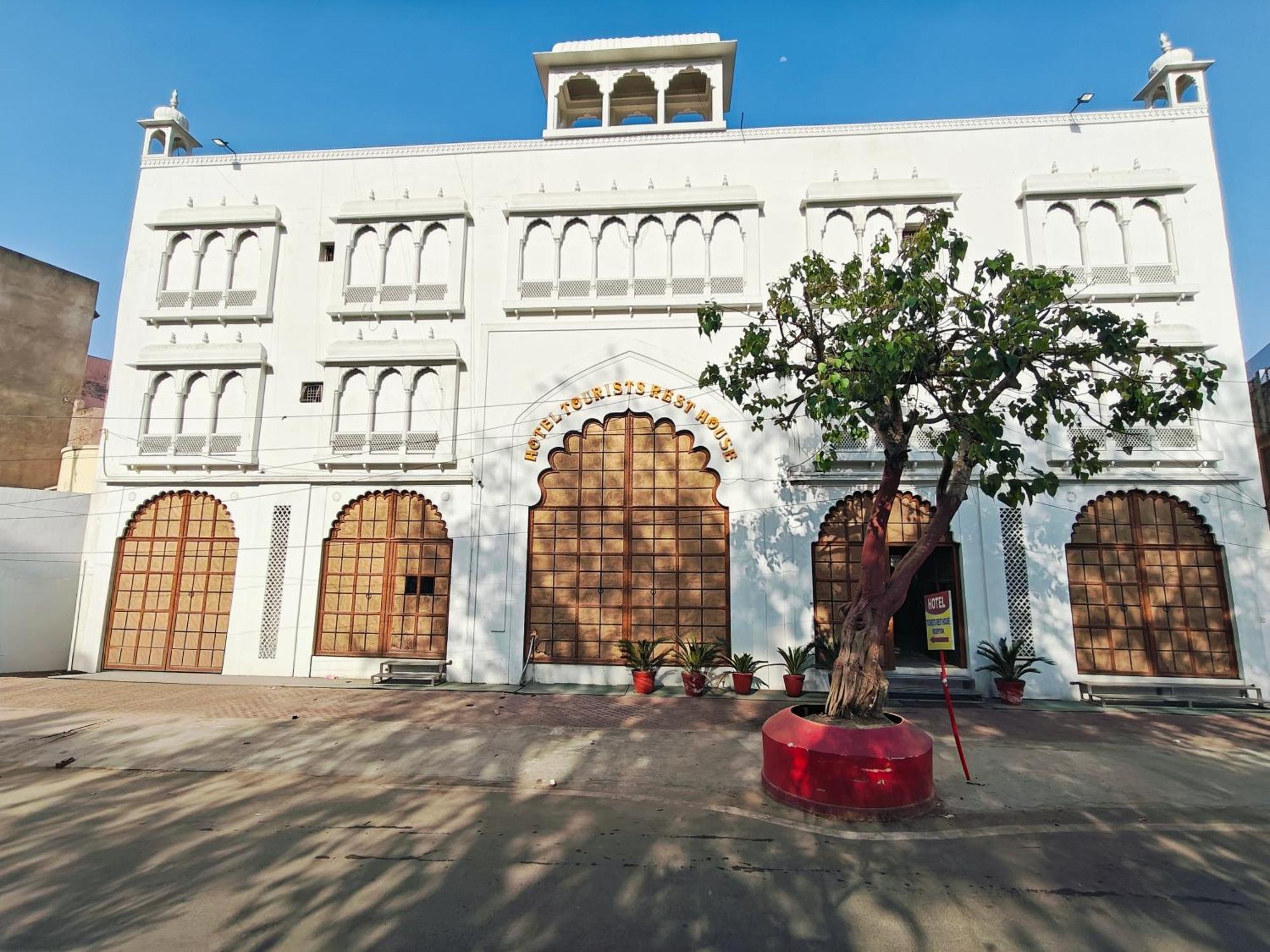 Hotel Tourist Rest House Agra Bagian luar foto